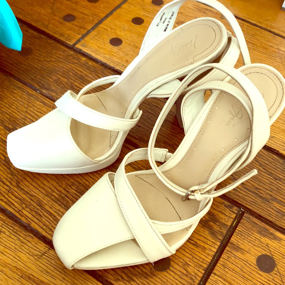 MaxAzria Off White Moxy Pumps size 6.5